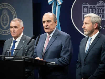 Para avanzar en algunos puntos del pacto de Mayo , se reunió Francos con el Consejo
